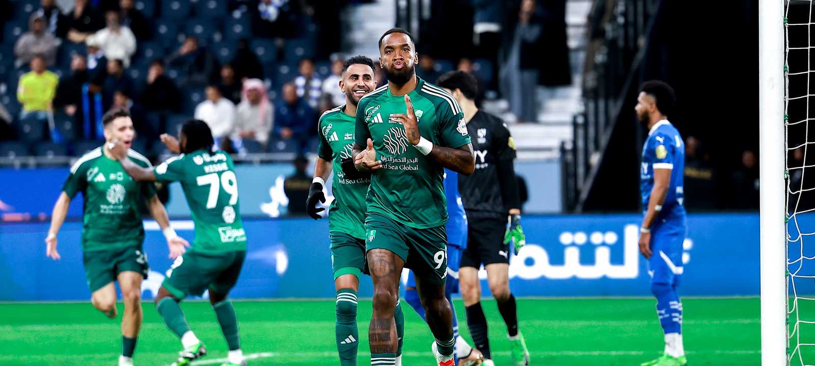الأهلي يزيد متاعب الهلال