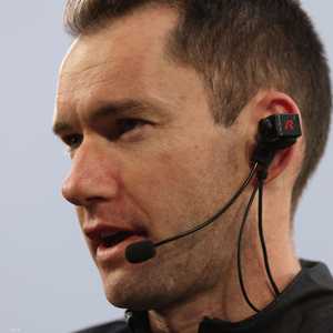 الحكم الأسترالي جاريد جيليت يرتدي كاميرا مثبتة على رأسه