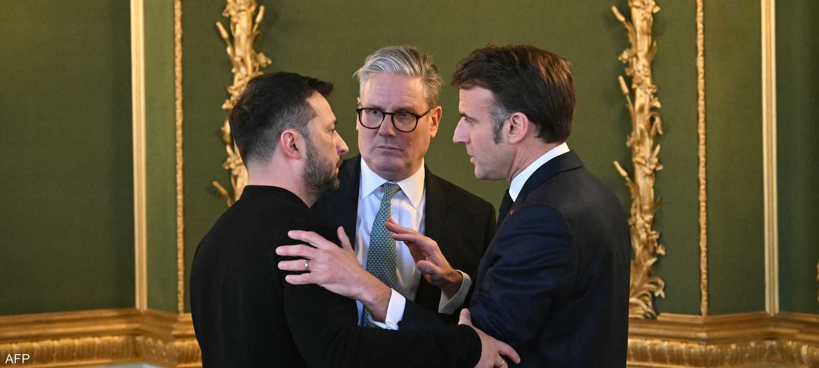 كير ستارمر وإيمانويل ماكرون وفولوديمير زيلينسكي