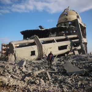 مسجد مدمر بحي النصيرات في غزة