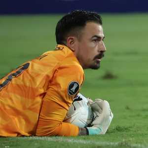 حراس المرمى يلجأوون لتضييع الوقت