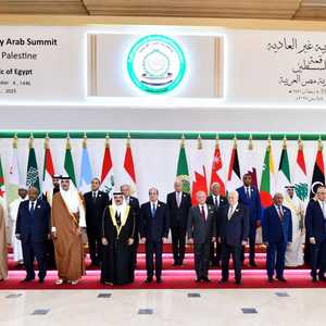 صورة جماعية من القمة العربية الطارئة