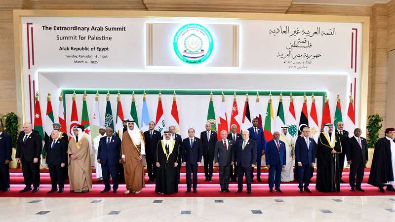 صورة جماعية من القمة العربية الطارئة