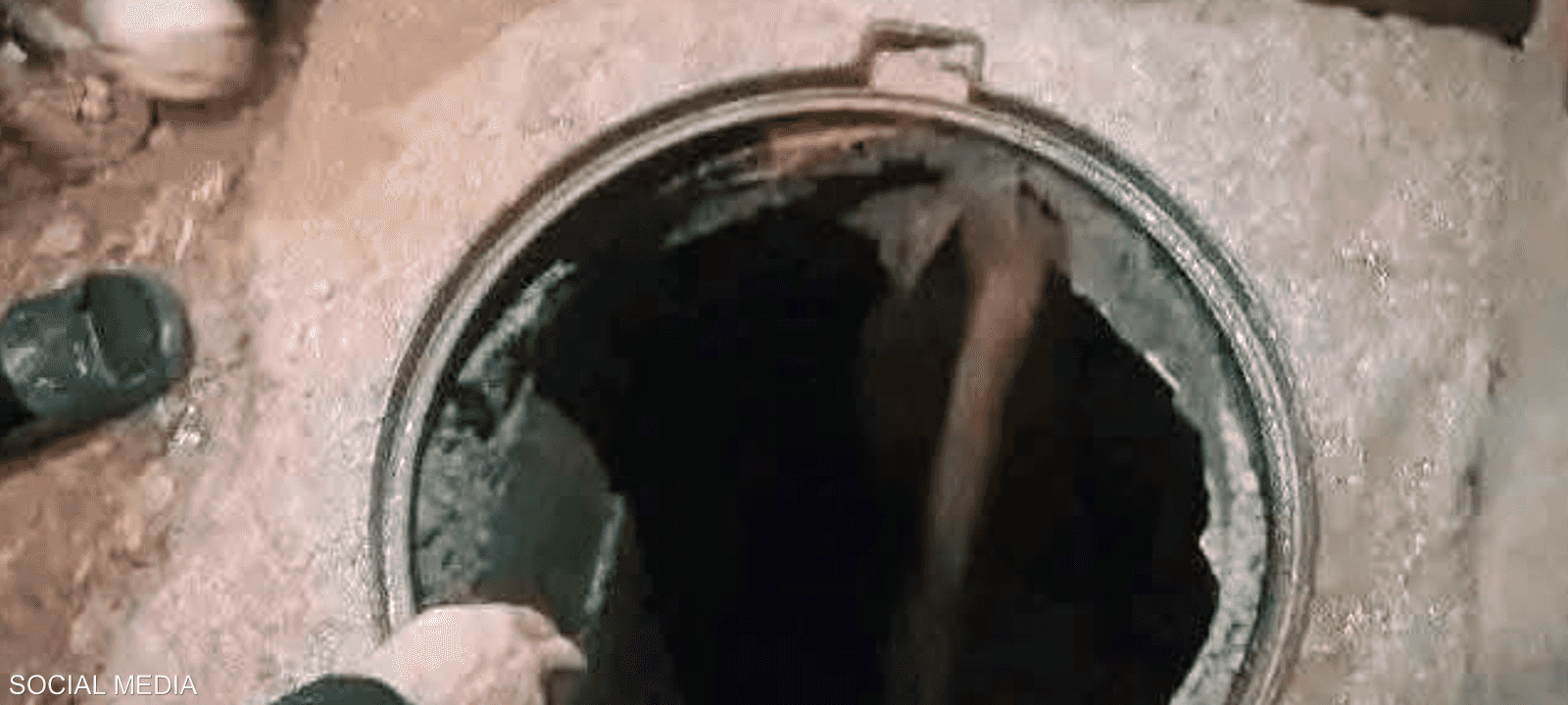 البالوعة التي سقطت داخلها الطفلة