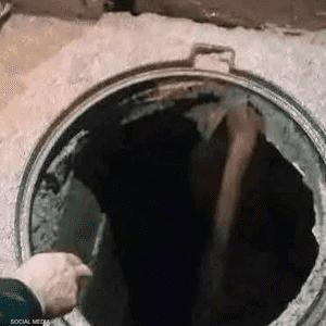 البالوعة التي سقطت داخلها الطفلة