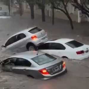 جانب من فيضانات باهيا بلانكا المميتة