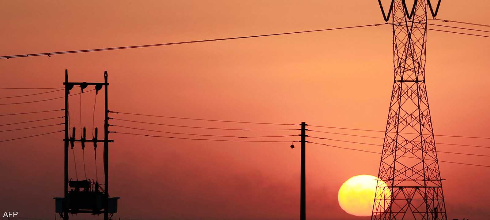 أرشيفية لأبراج طاقة كهربائية في العراق