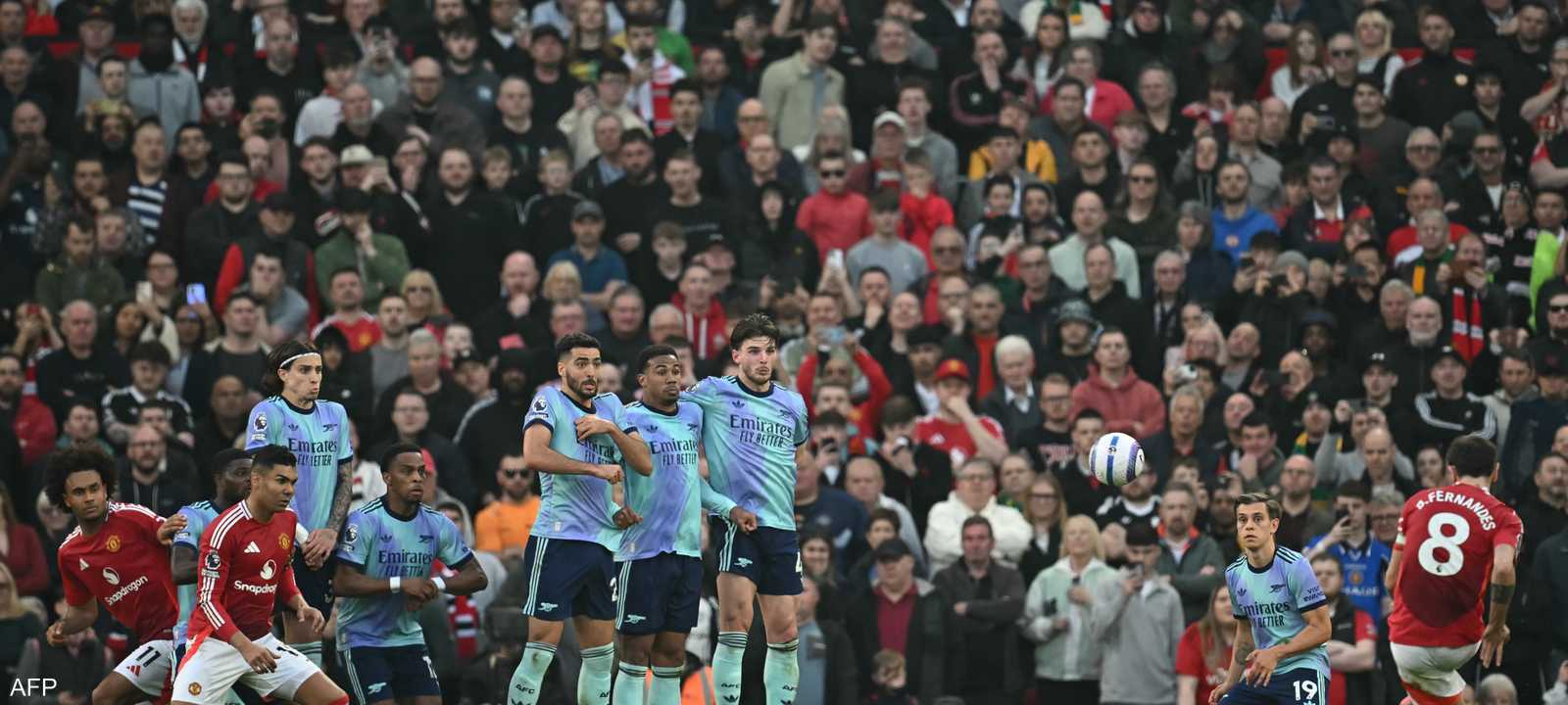 يتأخر أرسنال صاحب المركز الثاني بفارق 15 نقطة عن ليفربول