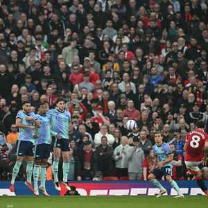 يتأخر أرسنال صاحب المركز الثاني بفارق 15 نقطة عن ليفربول