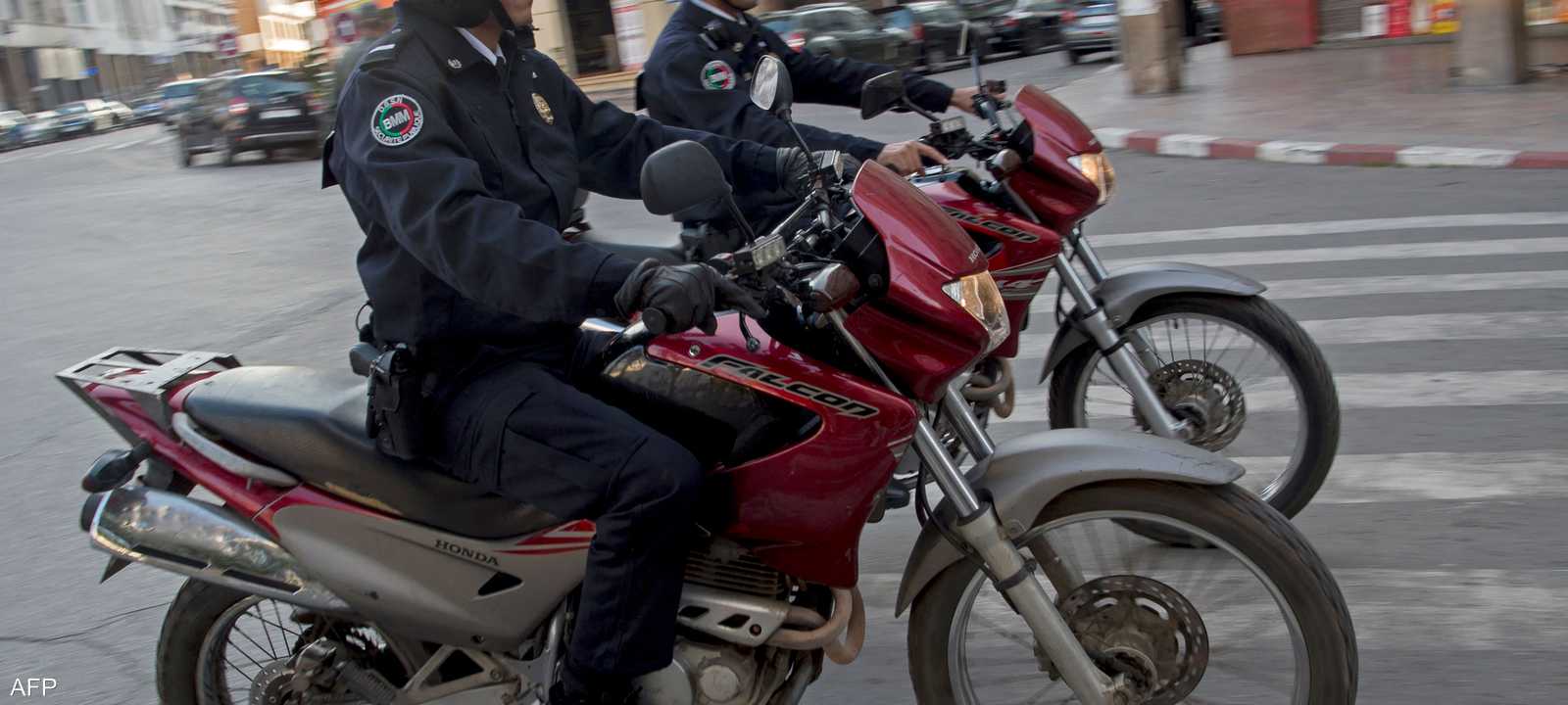 عناصر الشرطة المغربية أحد في شوارع الرباط