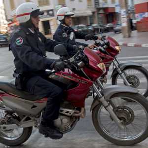 عناصر الشرطة المغربية أحد في شوارع الرباط