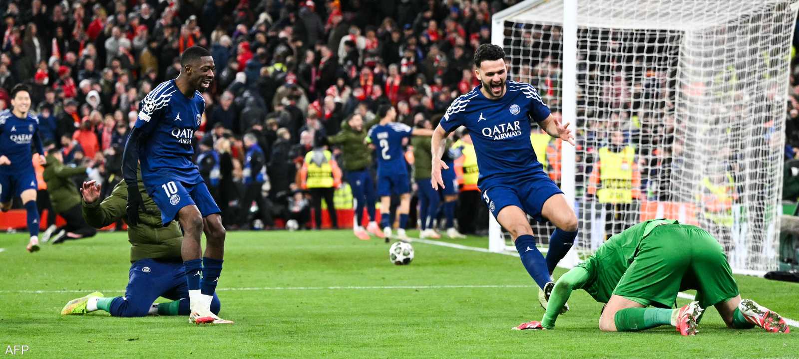 فرحة لاعبي باريس سان جيرمان في الفوز