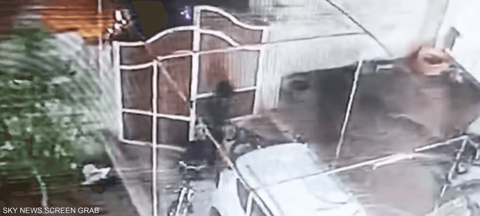 لحظة دخول المسلحين إلى المنزل