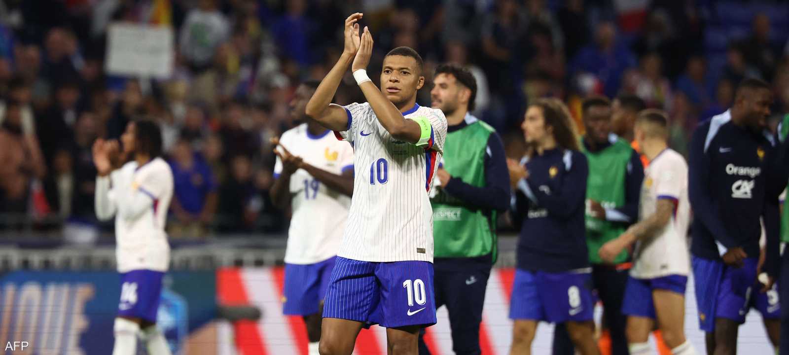 مبابي بقميص المنتخب الفرنسي