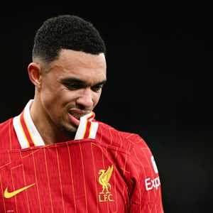 يواجه مدافع ليفربول فترة غياب طويلة