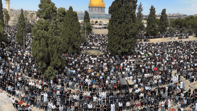 فيديو.. 80 ألفا يؤدون صلاة الجمعة الثانية برمضان في الأقصى