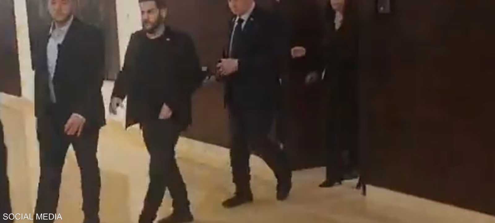نتنياهو انتقل إلى مكان آمن في الكنيست