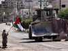 فلسطيني بمواجهة جرافة إسرائيلية في مخيم طولكرم