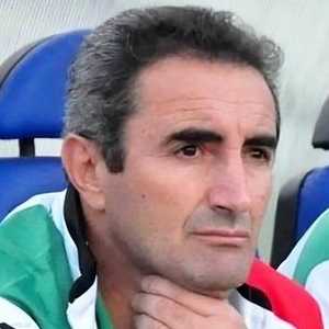 المهاجم الدولي الجزائري السابق جمال مناد