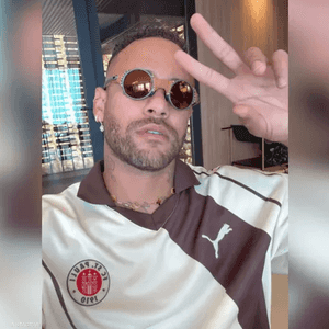 نيمار يرتدي قميص سانت باولي