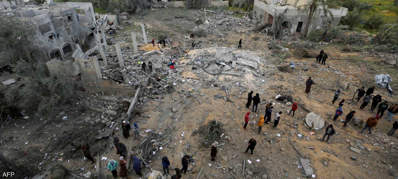 آثار غارة إسرائيلية على منزل في خان يونس جنوب قطاع غزة