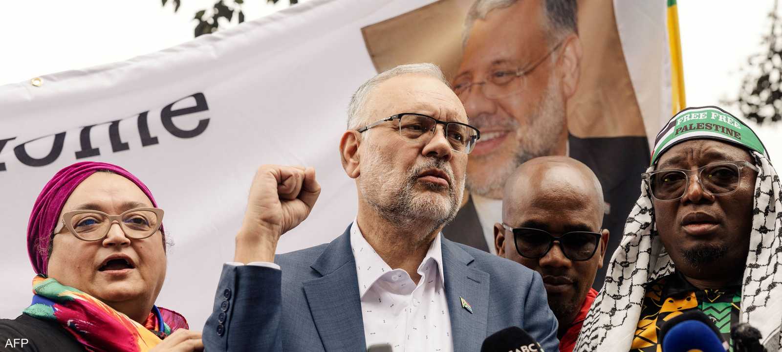 حظي رسول في بلاده باستقبال الأبطال