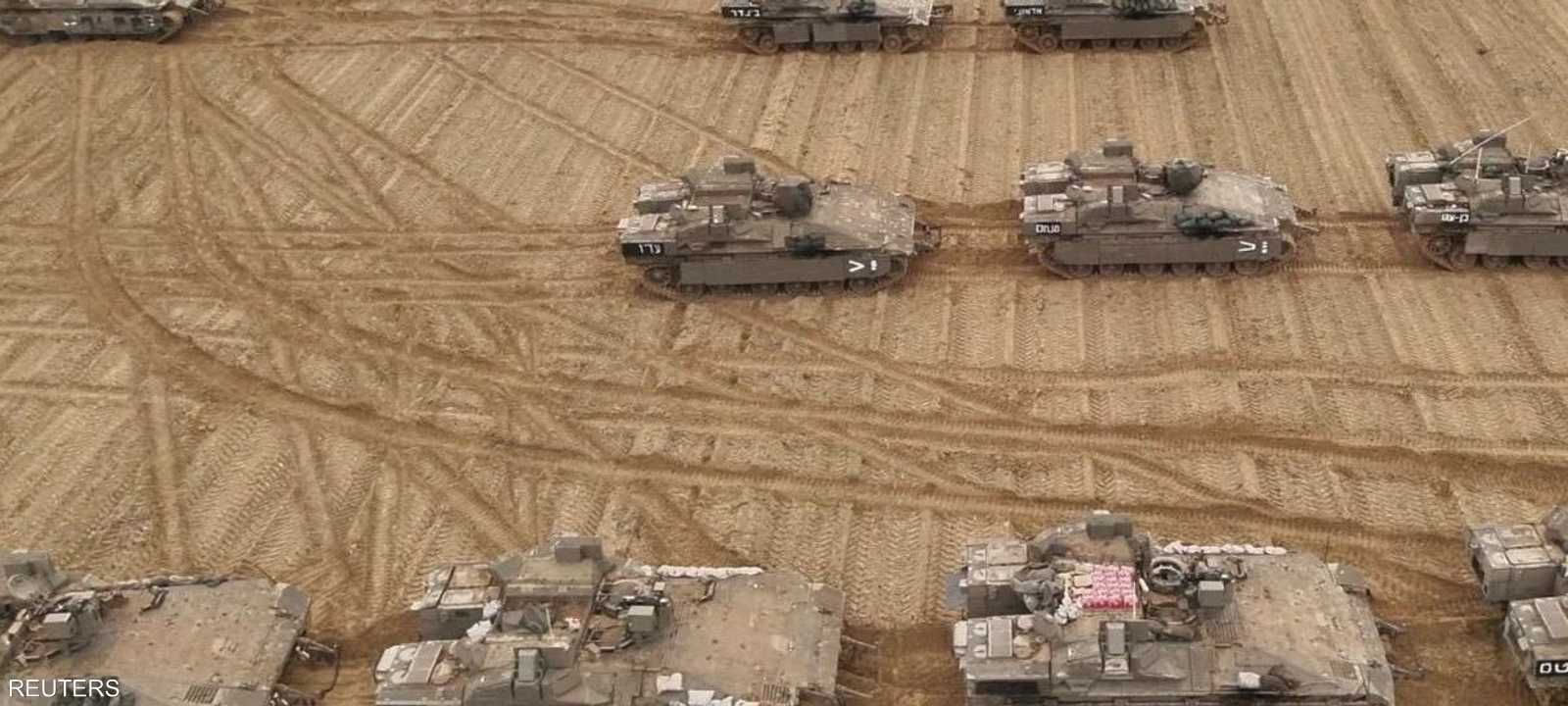 دبابات إسرائيلية تستعد لاقتحام قطاع غزة