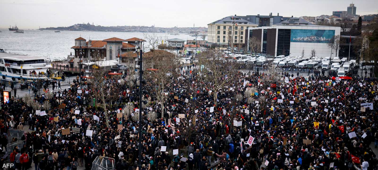 بدأت الأسبوع الماضي احتجاجات كبيرة عند احتجاز إمام أوغلو