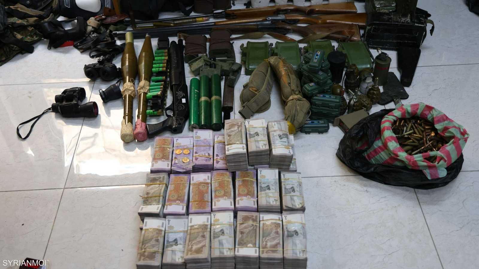 أسلحة وذخائر