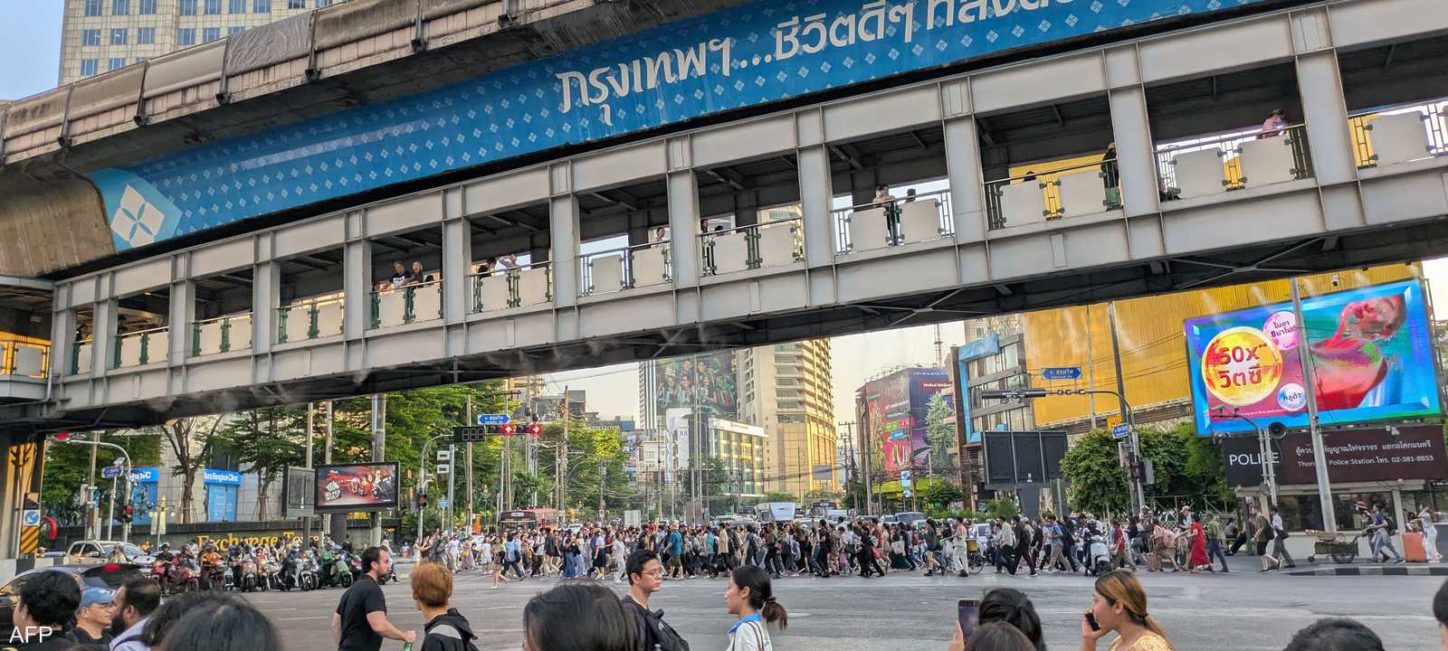 السكان في بانكوك أخلوا المباني جراء الزلزال