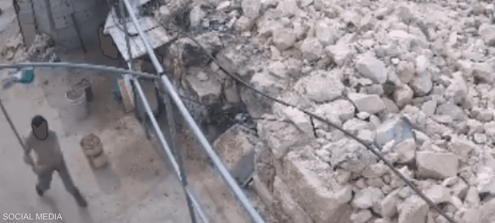 مستوطنون هاجموا أبا وابنه في مسافر يطا جنوب الخليل