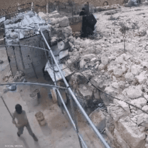 مستوطنون هاجموا أبا وابنه في مسافر يطا جنوب الخليل