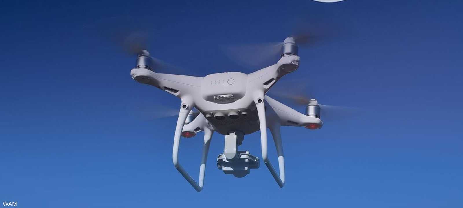 الإمارات تستخدم الدرون في استطلاع هلال شهر شوال