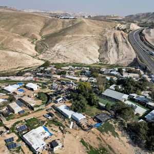 قرية الخان الأحمر البدوية شرقي القدس