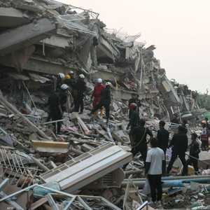 زلزال ميانمار خلف جثثا تحت الأنقاض