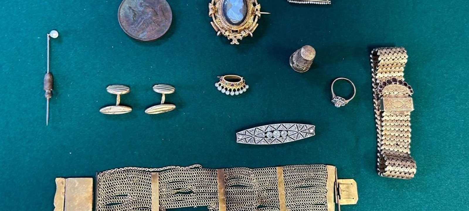 اكتشاف مجوهرات نادرة في فرنسا