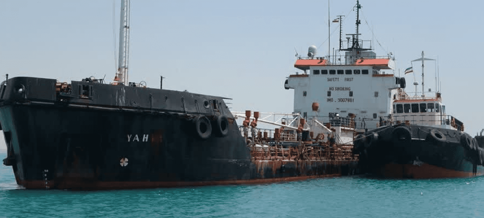 تم ضبط السفينتين بعد عملية رصد استخباراتي