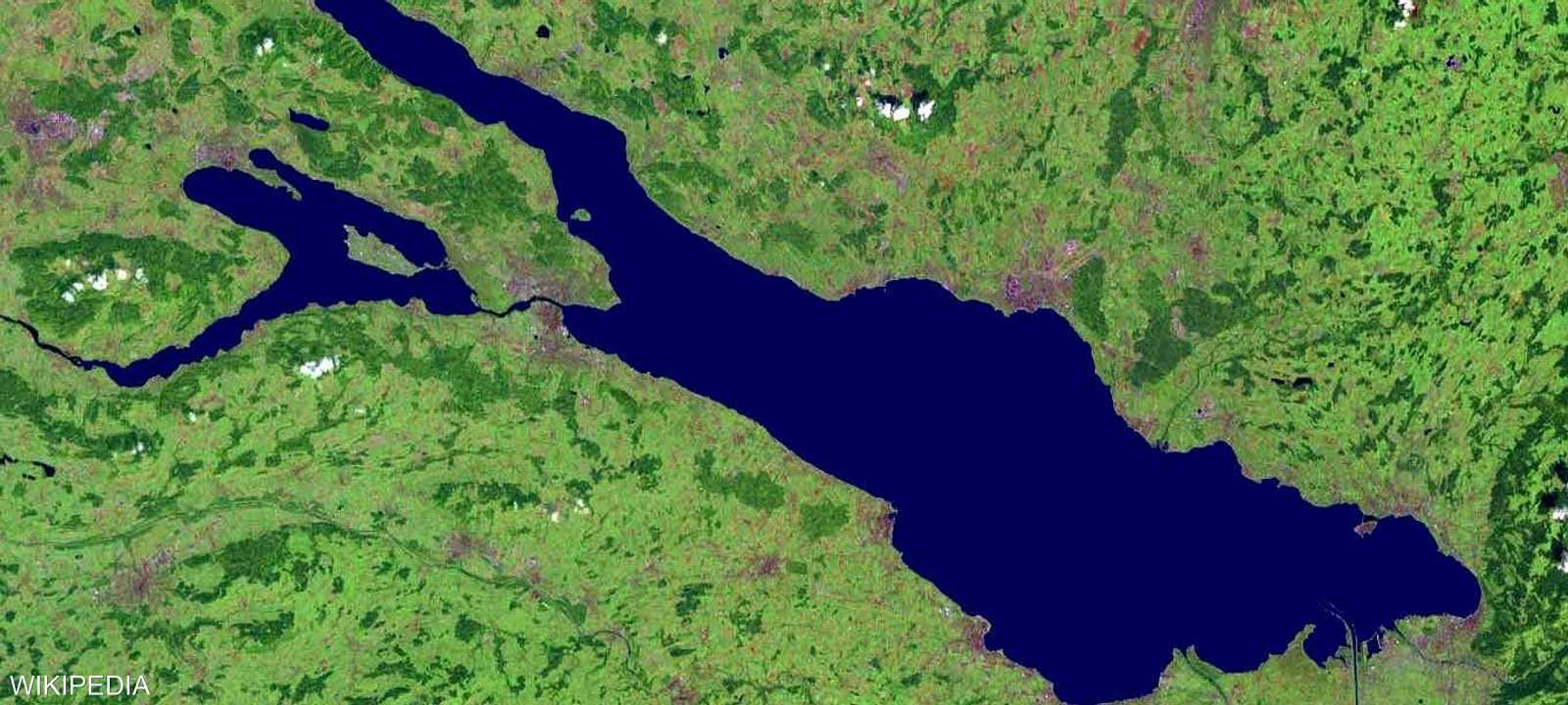 تقع البحيرة عند إلتقاء أراض ألمانيا وسويسرا والنمسا.