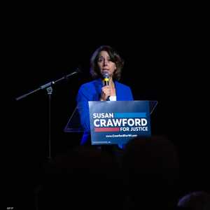 القاضية سوزان كروفورد