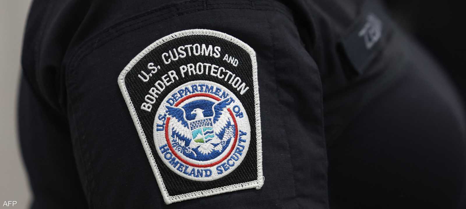 بدأ موظفو الجمارك الأميركية تحصيل رسوم ترامب الأحادية