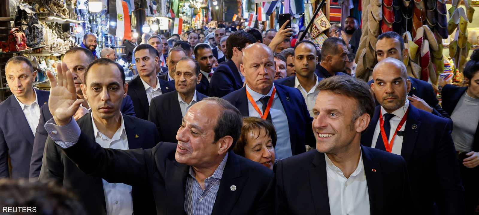 السيسي اصطحب ماكرون في منطقة تاريخية وسط القاهرة