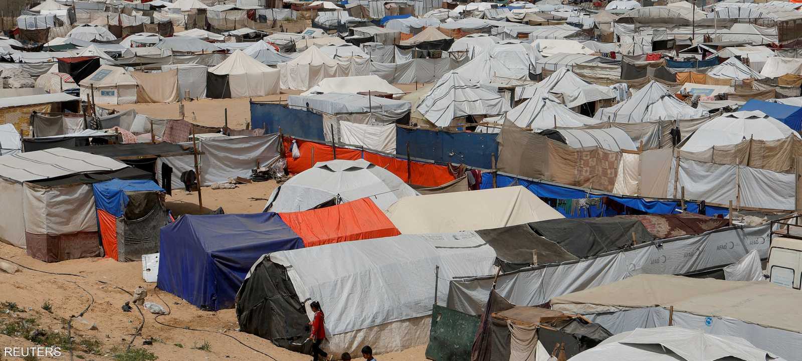 مئات الآلاف من الغزاويين يعيشون في خيم