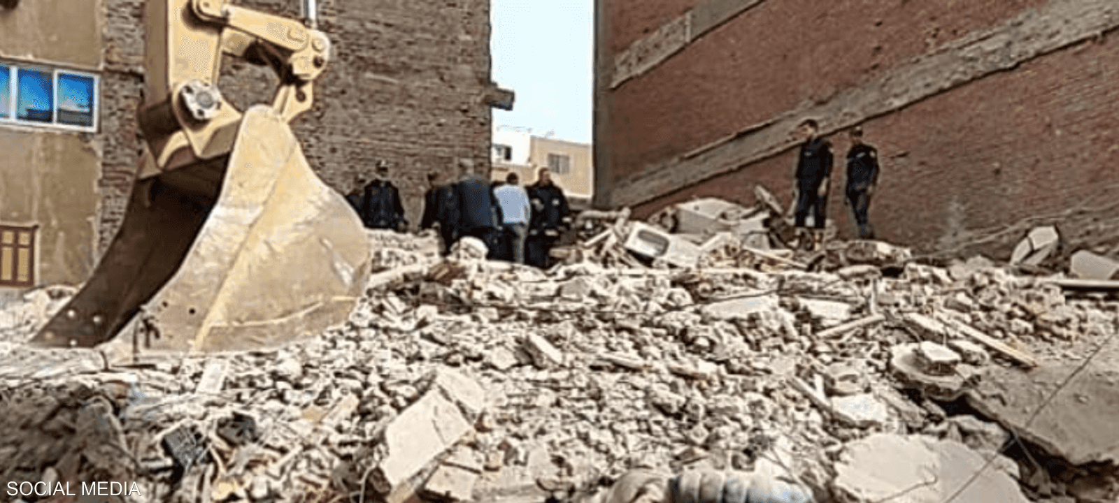 المنزل يتكون من 4 طوابق