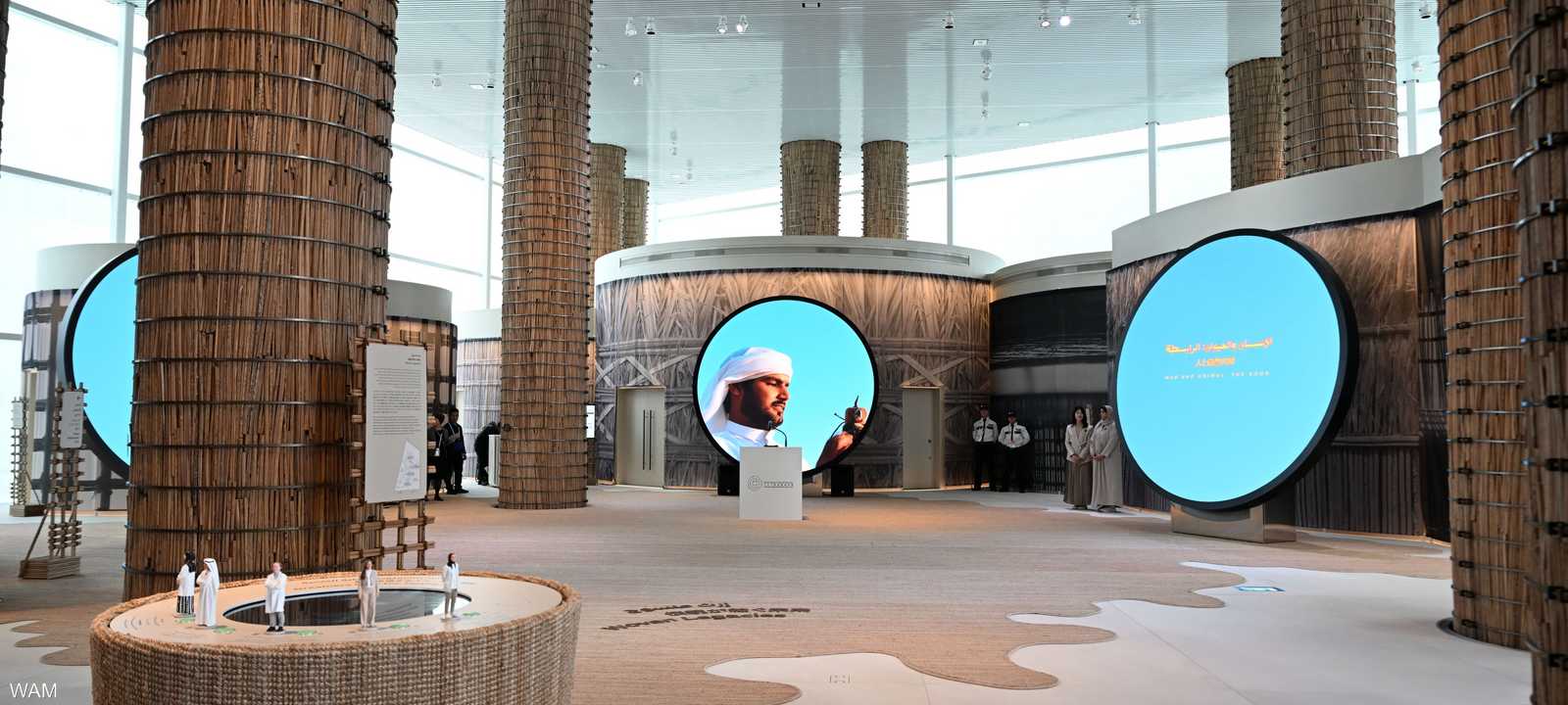 حمل الجناح الإماراتي شعار "من الأرض إلى الأثير"