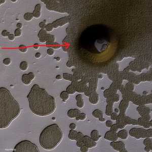 صورة الحفرة الغامضة على المريخ