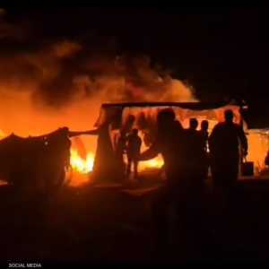 القصف أشعل النيران في خيم النازحين