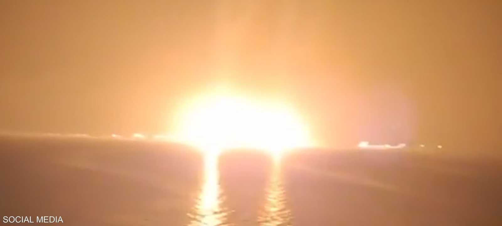 الميناء تحول إلى كتل من اللهب