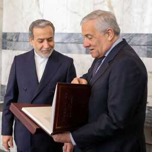 لقاء بين عراقجي وتاجاني في روما