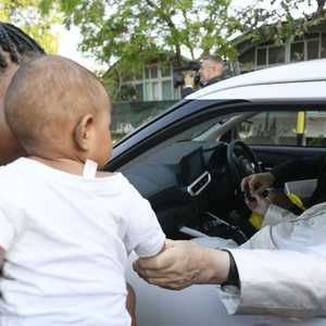 عرف عن البابا الراحل تواضعه مع الجميع