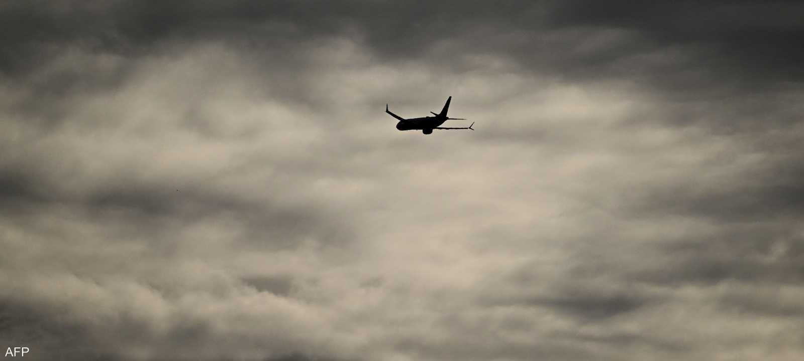 الرسوم الجمركية تلقي بظلالها على سوق الطيران